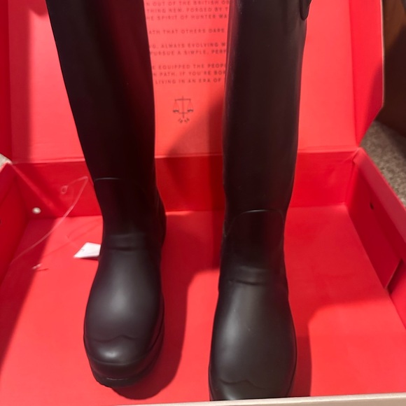Size 8 Tall Hunter Rain boots - Picture 2 of 6